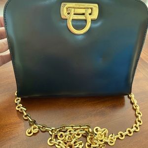 ❤️authentic ferragamo bag❤️